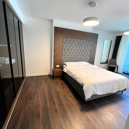 Grand Sapphire Luxury 18