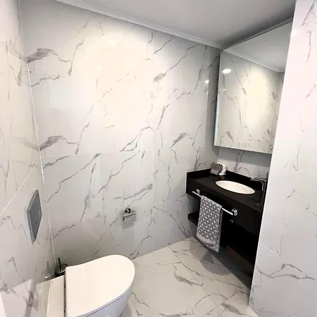 Grand Sapphire Luxury 18